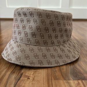 Dooney & Bourke signature print bucket hat